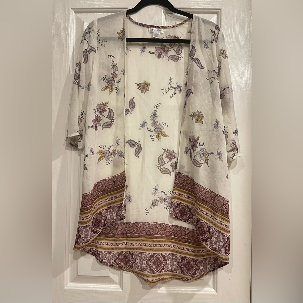 White Fawn floral duster kimono size medium